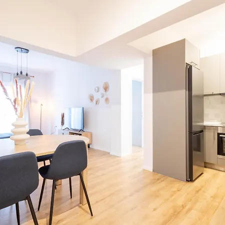 Urban Comfort 2 Bdrm Next To Metro Athens