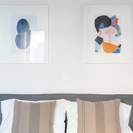 Urban Comfort 2 Bdrm Next To Metro *