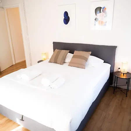 Urban Comfort 2 Bdrm Next To Metro *
