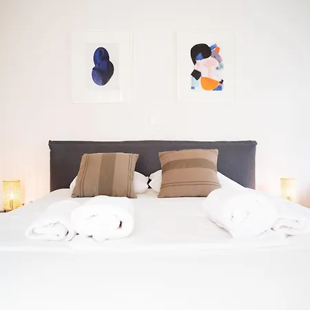 Urban Comfort 2 Bdrm Next To Metro Apartment *