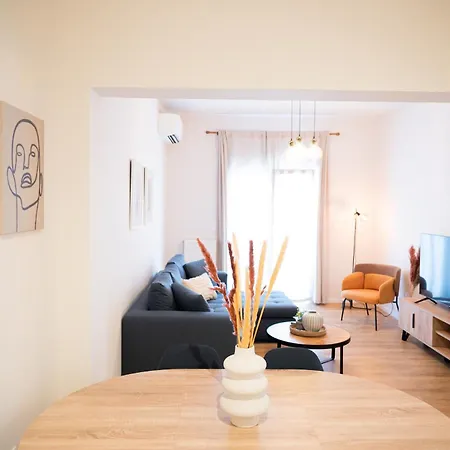 Urban Comfort 2 Bdrm Next To Metro Athens